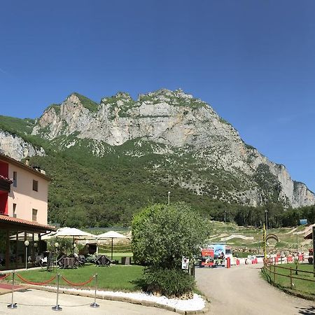 Hotel Ciclamino П'єтрамурата Екстер'єр фото